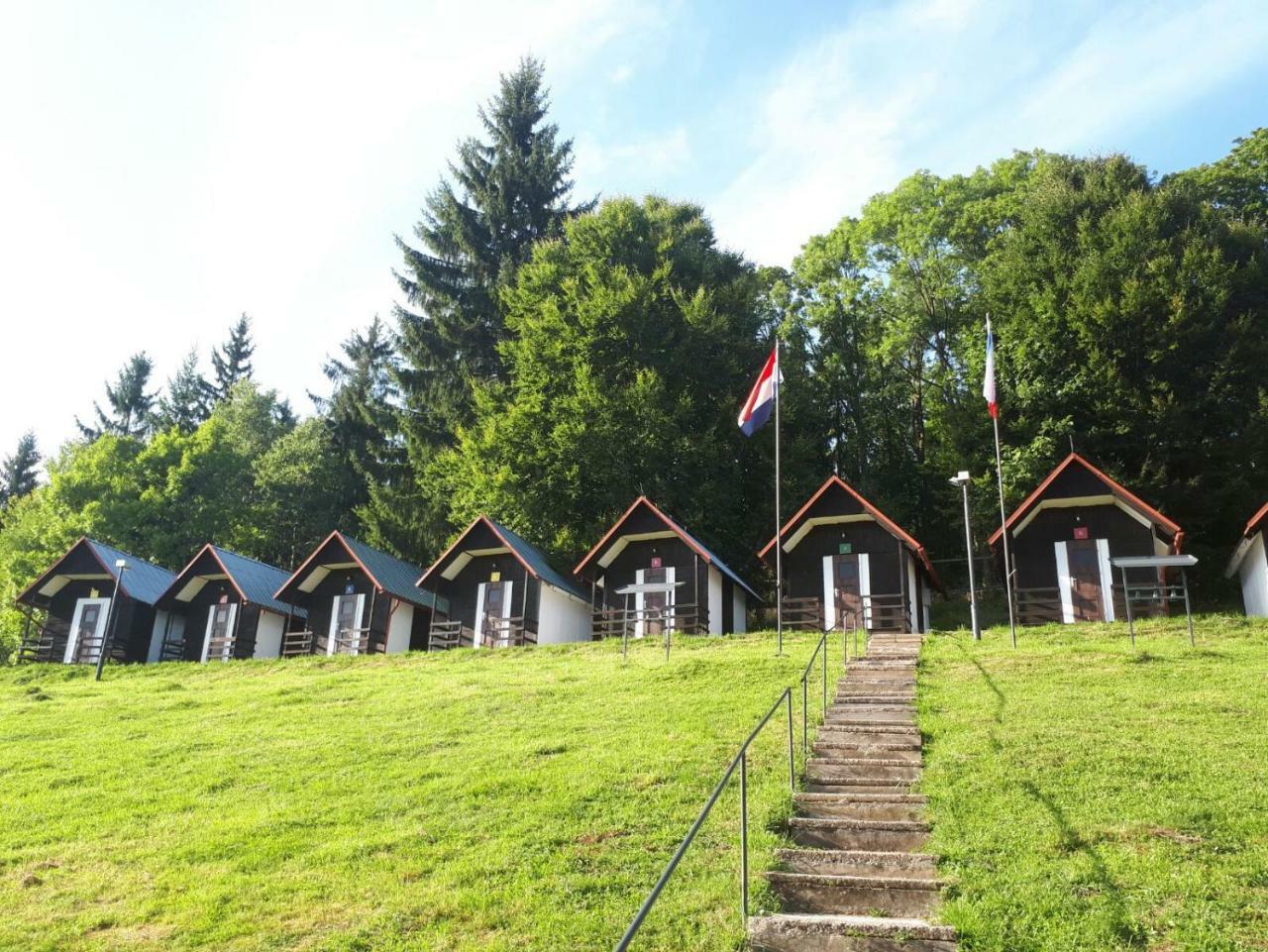 Olivin Kytlice Hiker Huts Hotel Ngoại thất bức ảnh